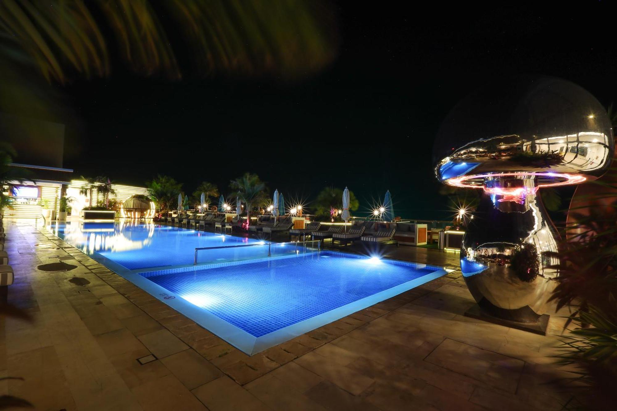 The Riyaz Lavanya Langkawi Pantai Cenang (Langkawi) Exterior foto The pool at the hotel