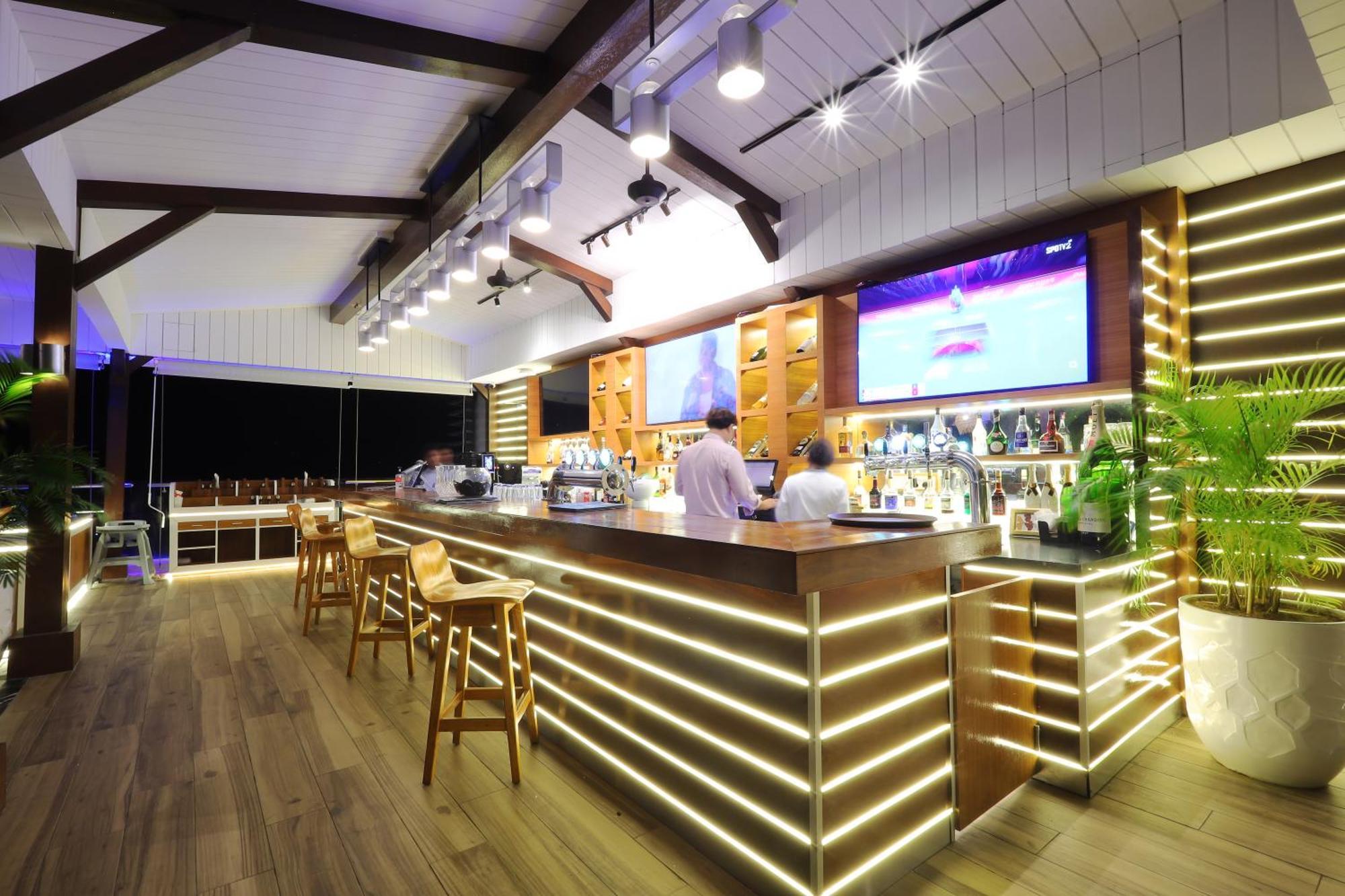 The Riyaz Lavanya Langkawi Pantai Cenang (Langkawi) Exterior foto The bar at the Sky Bar