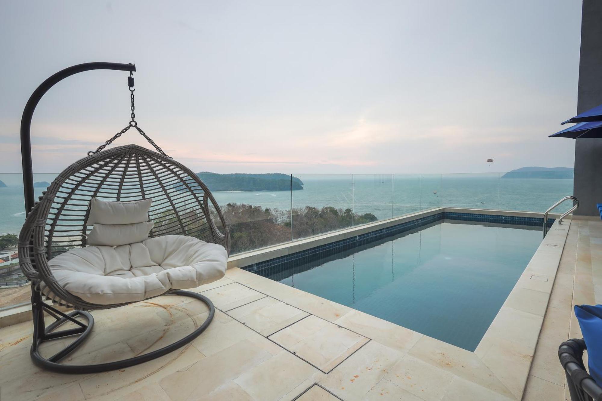 The Riyaz Lavanya Langkawi Pantai Cenang (Langkawi) Exterior foto The swimming pool at the hotel